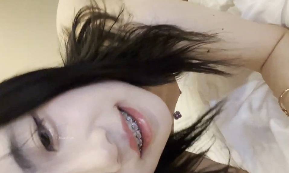 สาวจีนเธอได้ทำการตั้งกล้องและได้นั่งขย่มดิ้ลโด้ของเธอโชว์